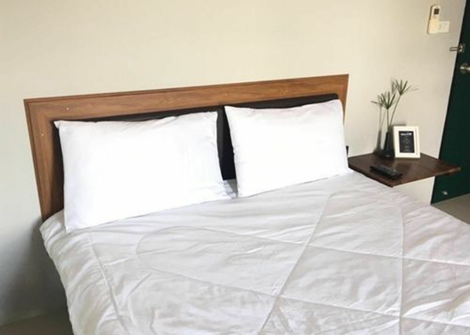 The Room Apartment Сурат Тхани Екстериор снимка