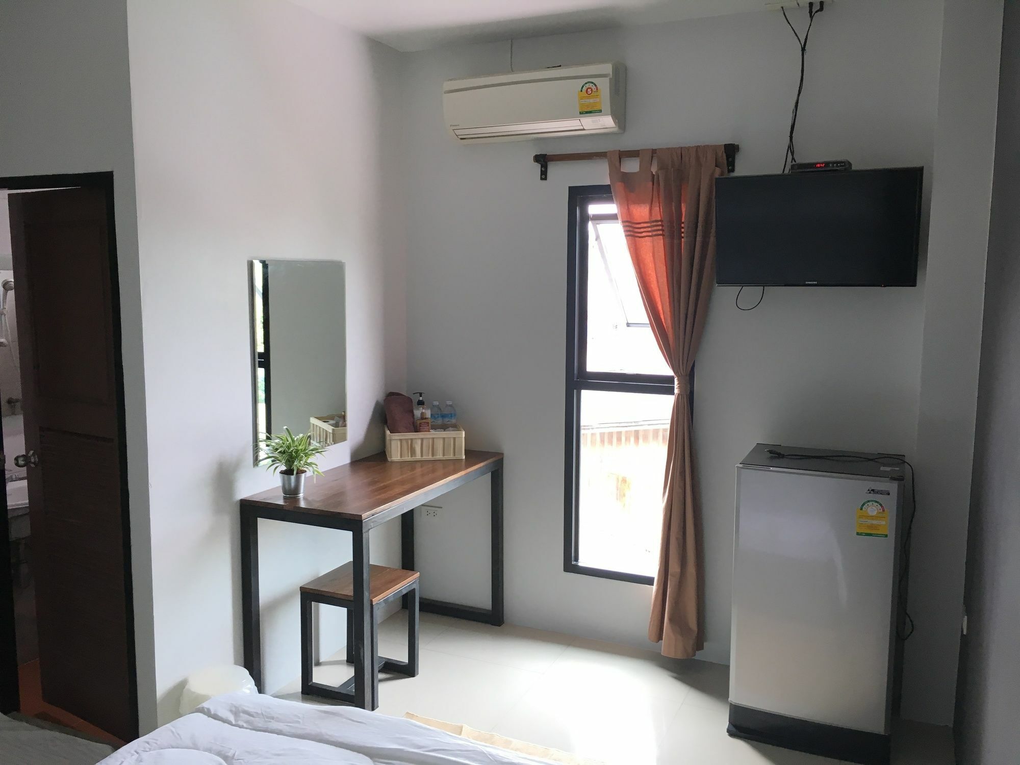 The Room Apartment Сурат Тхани Екстериор снимка